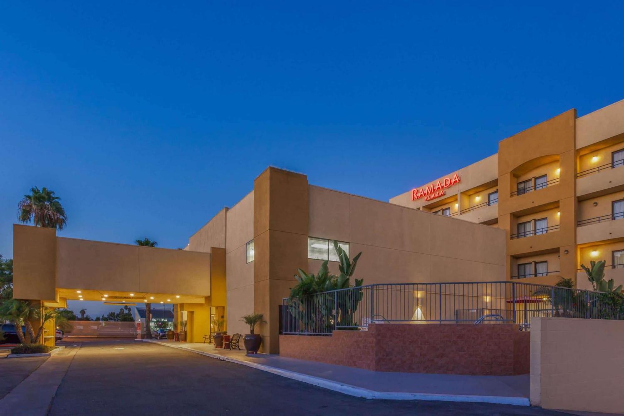 Hotel Ramada Plaza By Wyndham Garden Grove/Anaheim South Esterno foto