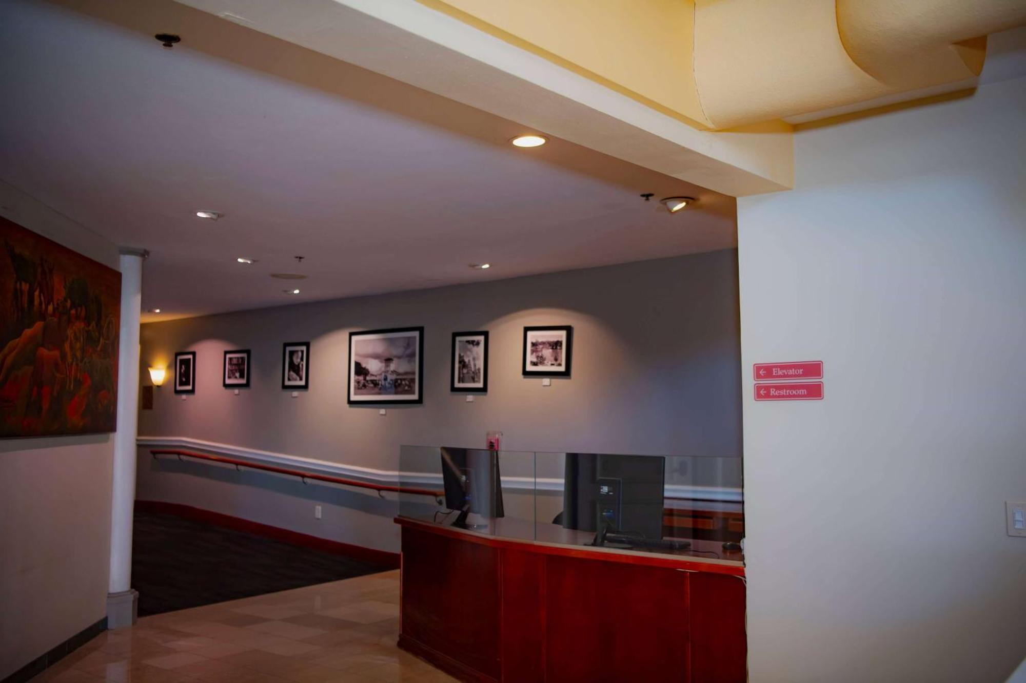 Hotel Ramada Plaza By Wyndham Garden Grove/Anaheim South Esterno foto