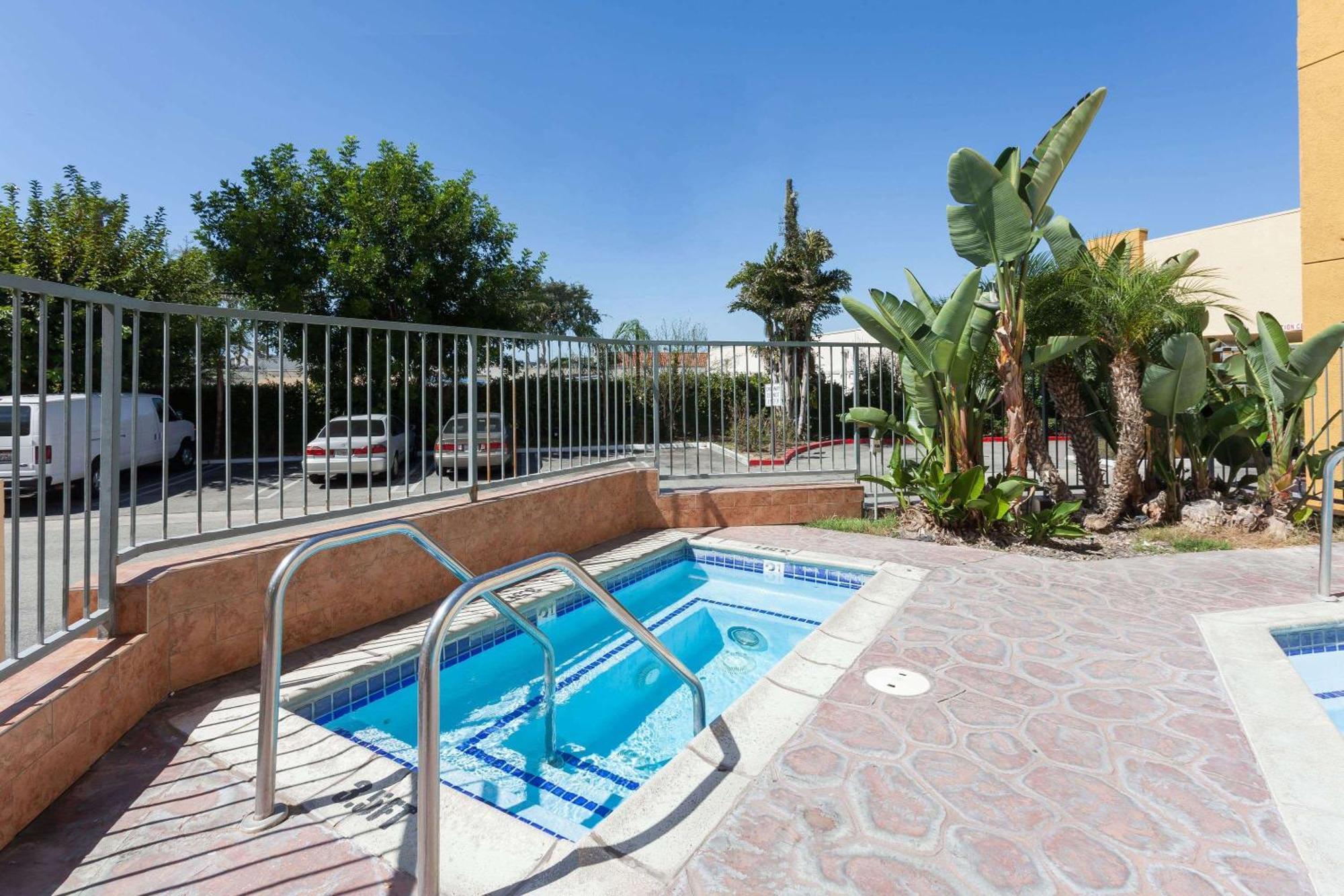 Hotel Ramada Plaza By Wyndham Garden Grove/Anaheim South Esterno foto