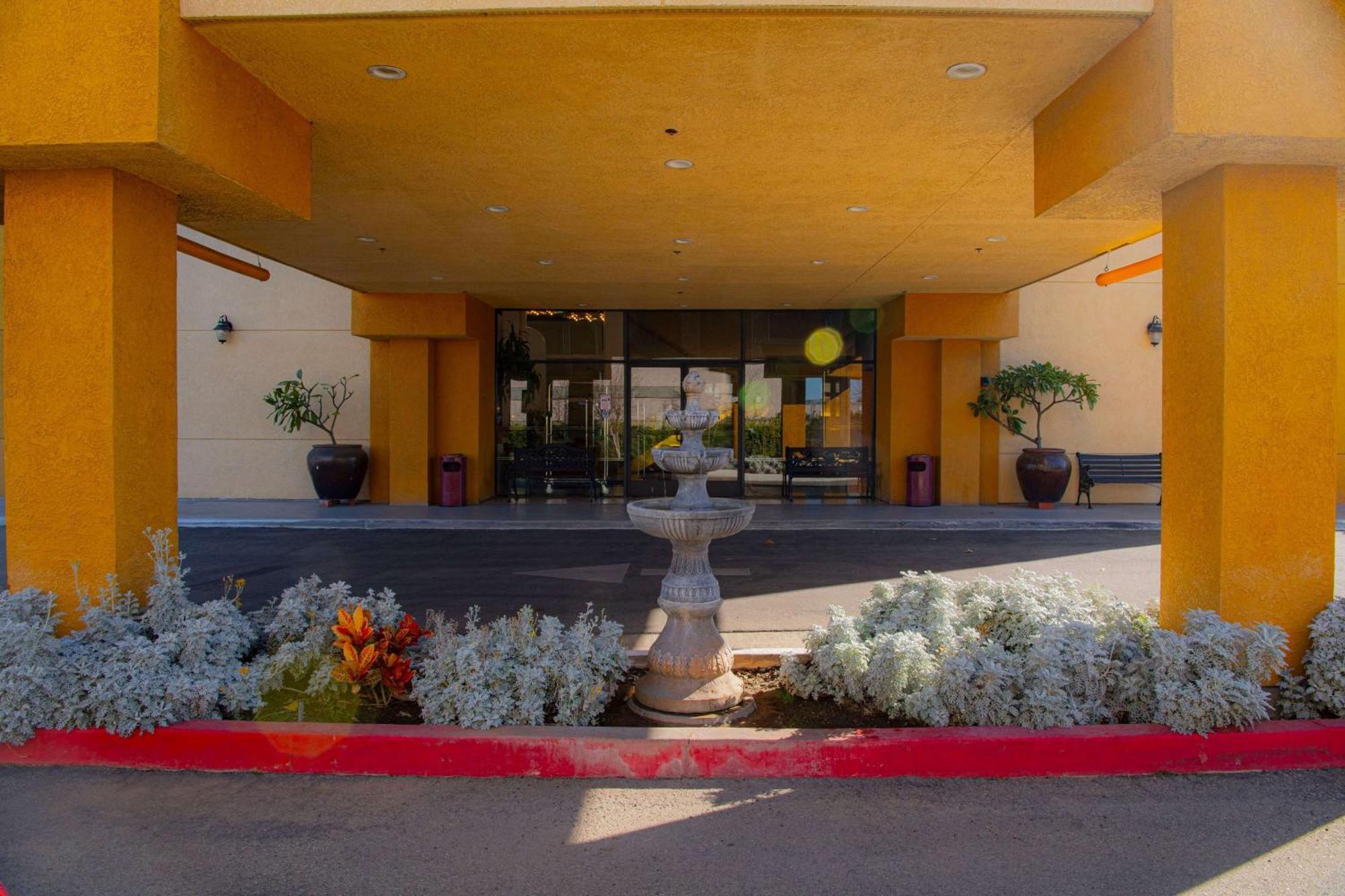 Hotel Ramada Plaza By Wyndham Garden Grove/Anaheim South Esterno foto