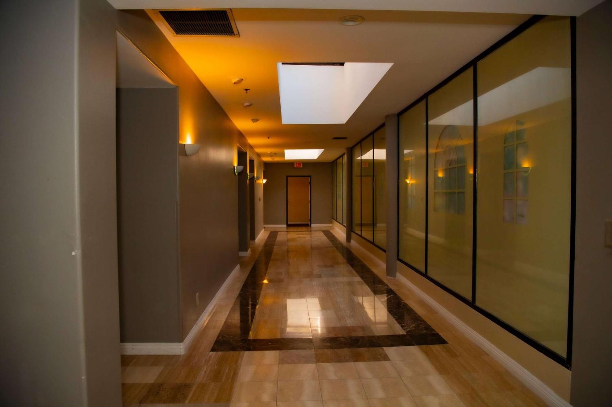 Hotel Ramada Plaza By Wyndham Garden Grove/Anaheim South Esterno foto